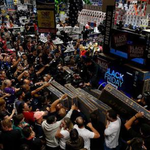 Black Friday shopping in Pictures