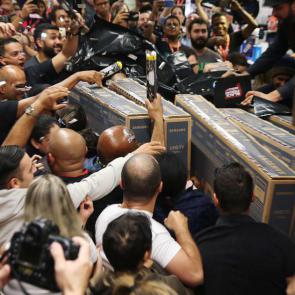Black Friday shopping in Pictures