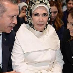 ابرو گوندش در کنار اردوغان و همسرش