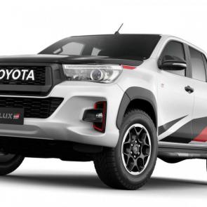 Toyota Hilux GR-S #17