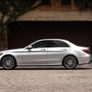  C 300 4MATIC in Iridium Silver with AMG Line and 19-inch AMG multispoke wheels 