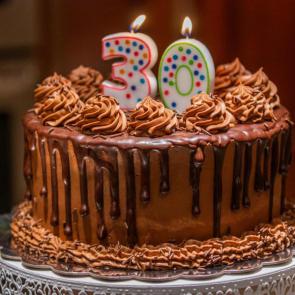 کیک تولد 21# | Photo by Phinehas Adams
