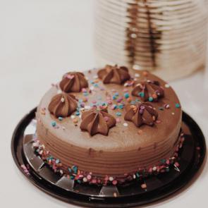 کیک تولد 33# | Photo by Karly Jones