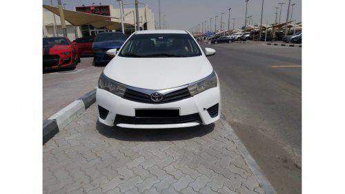 Toyota Corolla SE 2015 سفید در دبی