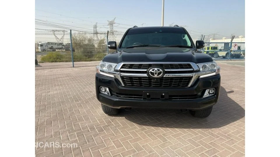 2019 Toyota landcruier SAHARA diesel engine مشکی در دبی امارات