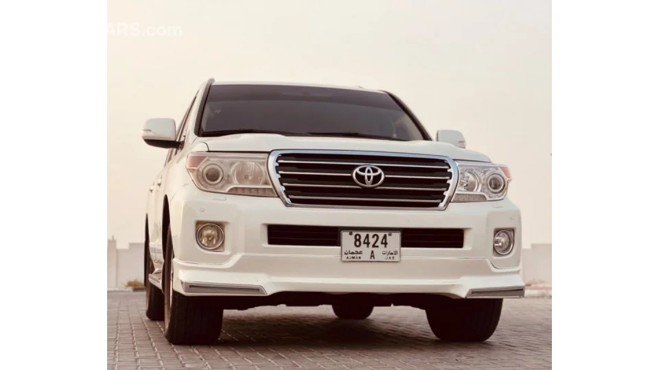 2015 Toyota Land Cruiser GXR V8 سفید در دبی