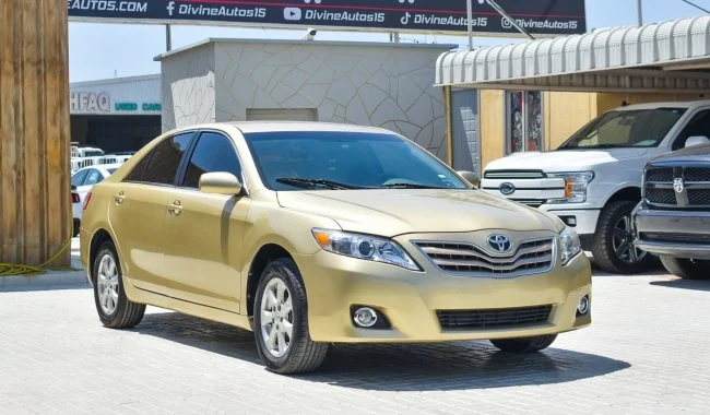 Toyota Camry طلایی رنگ مدل 2012 در دبی