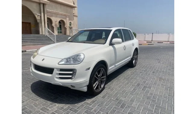 Porsche Cayee S Model 2009 S 8 cylinders سفید در دبی