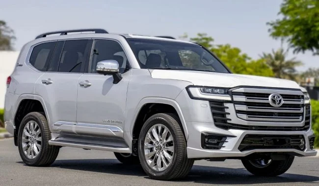 Toyota Land Cruiser LAND CRUIVER LC 300 VX 3.5L TWIN TURBO (Export only) نقره ای مدل 2023 در دبی