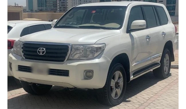 2015 Toyota Land Cruiser Gxr سفید در دبی