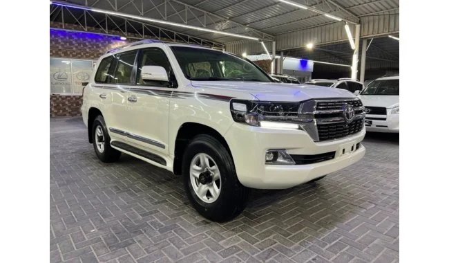 2014 Toyota Land Cruiser GXR سفید در دبی
