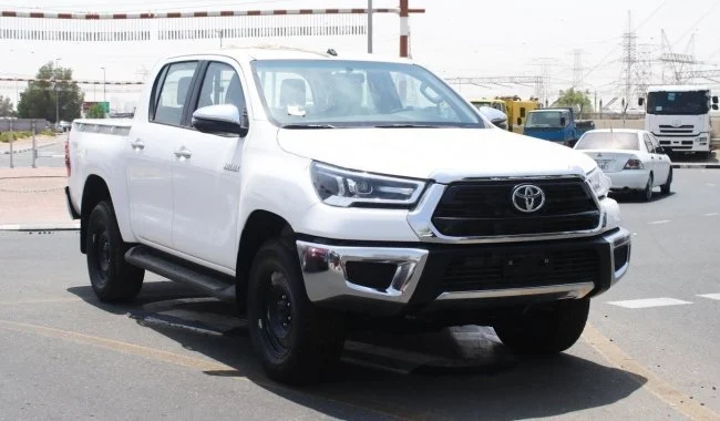 2023 Toyota Hilux 2.4L diesel . White 2023 model, M/T Wide body with Chrome bumper در دبی
