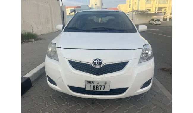 Toyota Yaris 2012 سفید در دبی