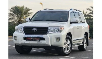 2012 Toyota Land Cruiser GXR سفید در دبی