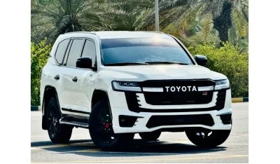 Toyota Land Cruiser 2011 upgrade 2022 سفید در دبی