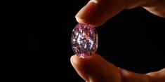 الماس صورتی استثنایی با قیمت 700 میلیارد تومان فروخته شد!