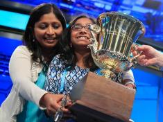 دختر 12 ساله هندی برنده مسابقه هجی کردن کلمات (Spelling) در آمریکا شد