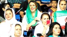 حضور زنان در سالن آزادی و تماشای بازی والیبال ایران و بلژیک