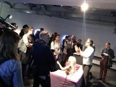 هجوم مردان به روبات جنسی  در یک نمایشگاه تکنولوژی
