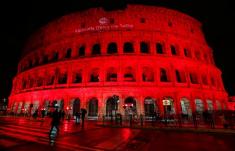 مشهورترین بنای باستانی ایتالیا به رنگ خون درآمد!