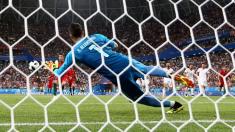 واکنش فیفا به عملکرد عالی بیرانوند در جام جهانی / از خیابان خوابی تا دفع پنالتی رونالدو
