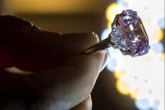 مشهورترین الماس صورتی جهان رکورد فروش جهانی را شکست