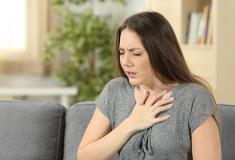 علت  تنگی نفس یا خس خس سینه چیست؟ + راه درمان
