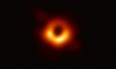 نخستین عکس از یک سیاهچاله فضایی در تاریخ بشر منتشر شد