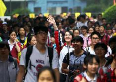 دولت چین به دانشجویانش در مورد تحصیل در آمریکا، هشدار داد
