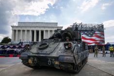ورود تانک ها به خیابان های واشنگن / رژه نظامی دونالد ترامپ، جنجال به پا کرد!