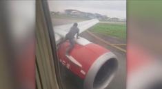 بازداشت مردی که بر روی بال هواپیما پرید!