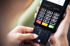 کلاه‌برداری به روش اسکیمینگ / رمز کارت بانکی خود را به فروشنده‌ نگویید
