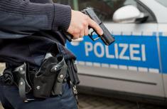 پلیس آلمان مردی را جلوی چشم مادرش کشت!