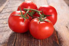 فواید خوردن گوجه فرنگی + مضرات مصرف زیاد گوجه!